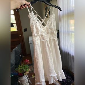 Cute, floral designed white dress! Size XS
